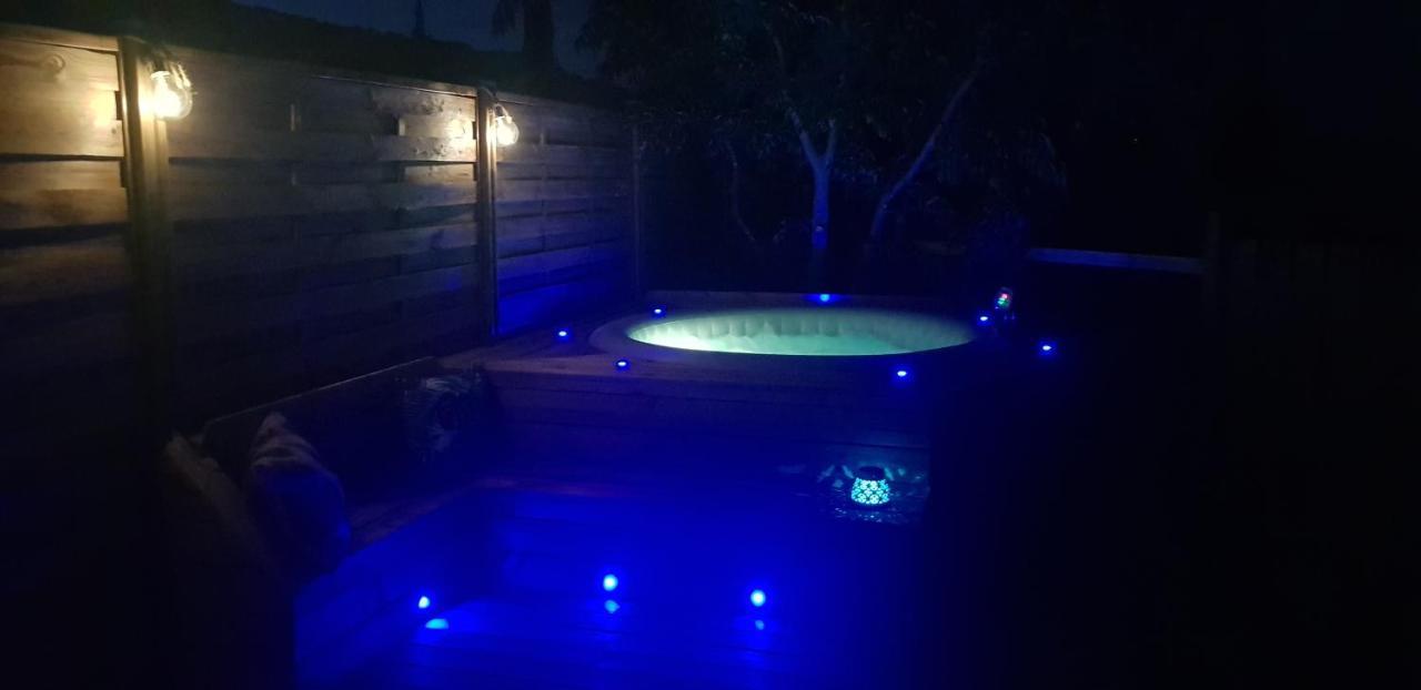 Cottage Combet Gite Climatise Avec Jacuzzi Marsanne Exterior photo
